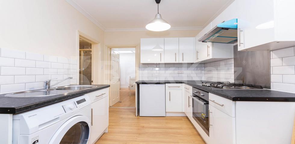 			LOCATION LOCATION LOCATION !!!, 1 Bedroom, 1 bath, 1 reception Flat			 Swan Yard, ISLINGTON N1